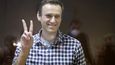 Uvězněný ruský opozičník Alexej Navalnyj zahájil hladovku. Protestuje tím proti chování dozorců, kteří mu údajně odpírají lékařskou péči.