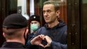 LEDEN: Ruský opoziční aktivista Navalnyj byl zadržen přímo na letišti krátce po příletu do Moskvy. Fotografie z následného soudu.