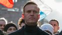 Vůdce ruské opozice Alexej Navalnyj byl podle dostupných informací otráven, leží v nemocnici v bezvědomí.