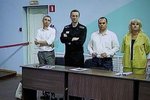 Proces s opozičním politikem Alexejem Navalným (druhý zleva)