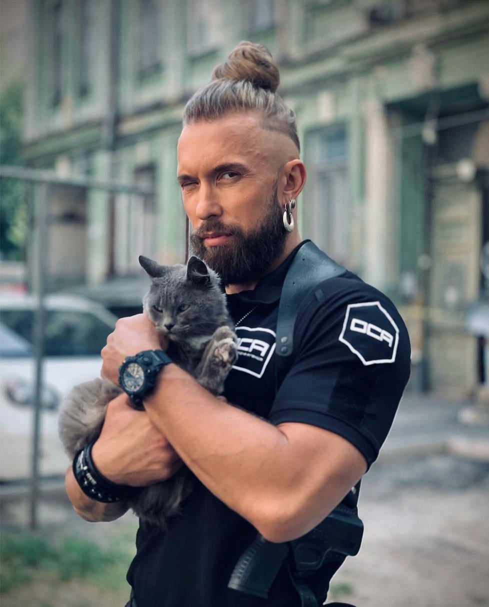 Bývalý ukrajinský striptér se snaží pomáhat opuštěným domácím mazlíčkům.
