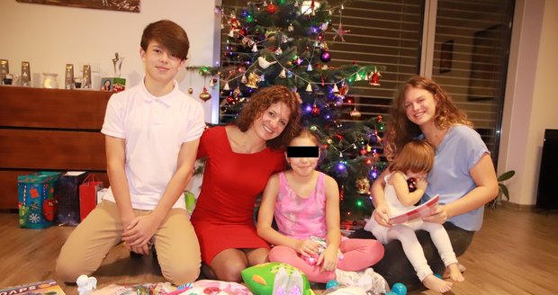 Šokující chování otce Alexie: K Vánocům jí neposlal žádný dárek, dokonce ani přáníčko