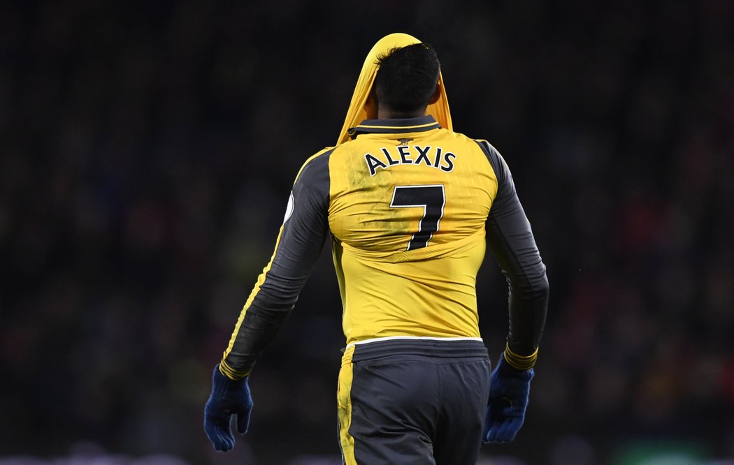 Útočník Arsenalu Alexis Sánchez byl po remíze s Bournemouthem pořádně naštvaný