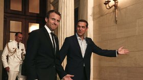 Řecký premiér Alexis Tsipras přivítal francouzského prezidenta Emmanuela Macrona.