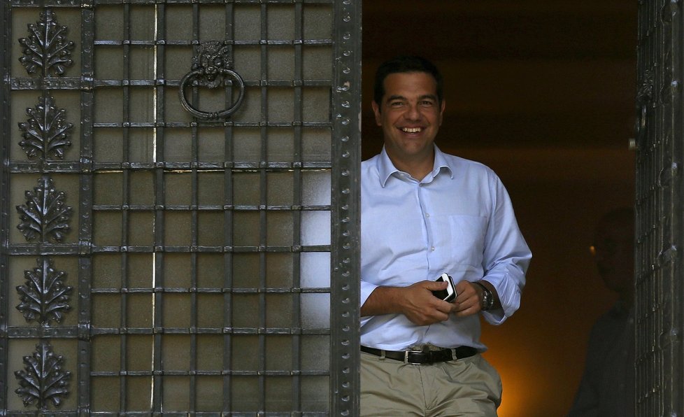 Tady už Alexis Tsipras věděl, že rezignuje. Úsměv ho neopouštěl