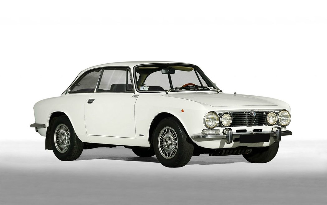 Alfa Romeo 2000 GT Veloce (1971–1976)