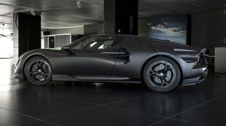 Alfa Romeo 33 Stradale Perla Nera Alfa Romeo 33 Stradale Perla Nera