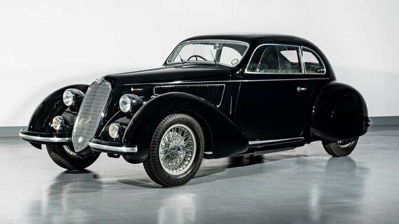 Černá berlinetta Alfa Romeo 6C 2300 B z roku 1938 od Touringu může stát 24 milionů