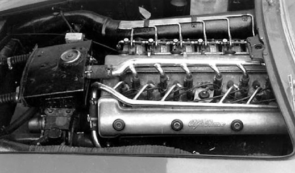 Zadní kola poháněl řadový šestiválec s rozvodem DOHC a objemem válců 3 495 cm3. Palivo dodávalo 6 karburátorů Weber.