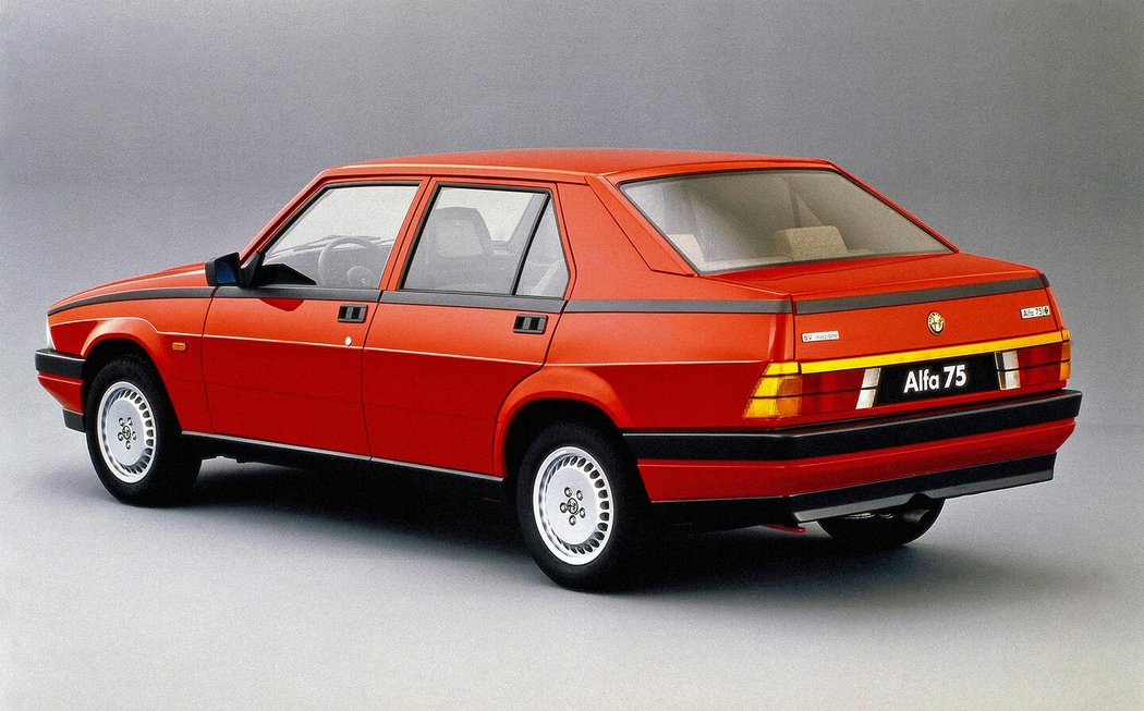 Alfa Romeo 75 Quadrifoglio Verde 6V iniezione (162B) (1985–1987)