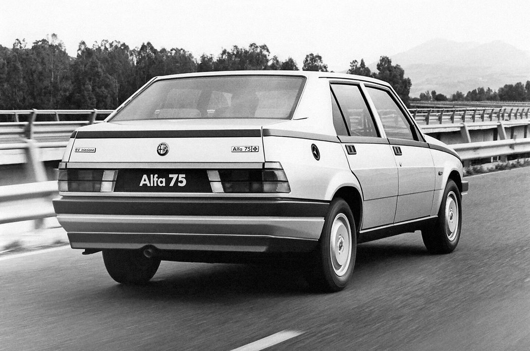 Alfa Romeo 75 Quadrifoglio Verde 6V iniezione (162B) (1985–1987)