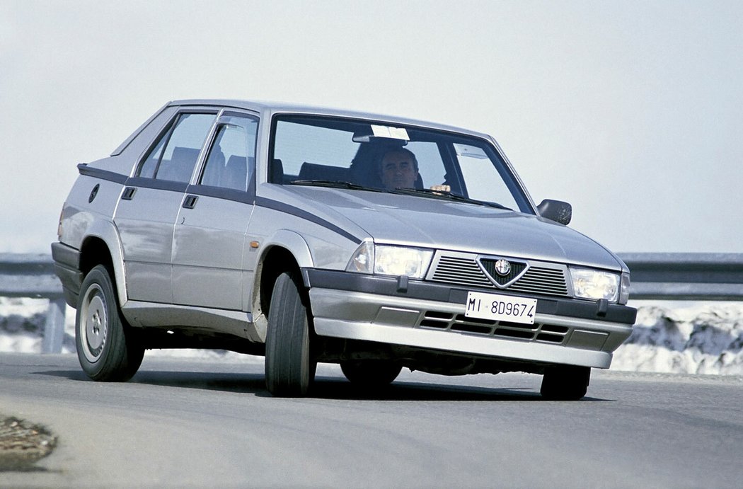 Alfa Romeo 75 Twin Spark 2.0 (162B) (1987–1988)