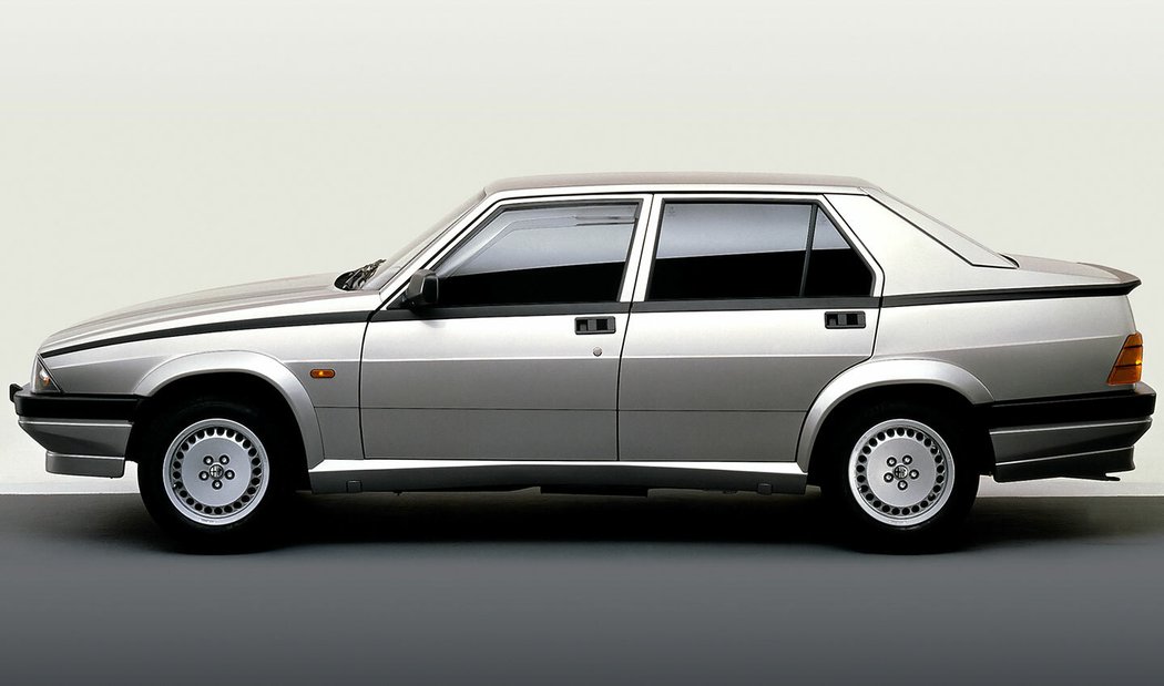 Alfa Romeo 75 Twin Spark 2.0 (162B) (1987–1988)