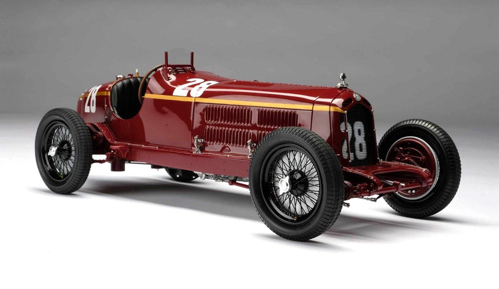 Na tomto voze 8C 2300 Monza vyhrál Nuvolari v roce 1932 Velkou cenu Monaka. Na obrázku je věrný model v poměru 8:1.