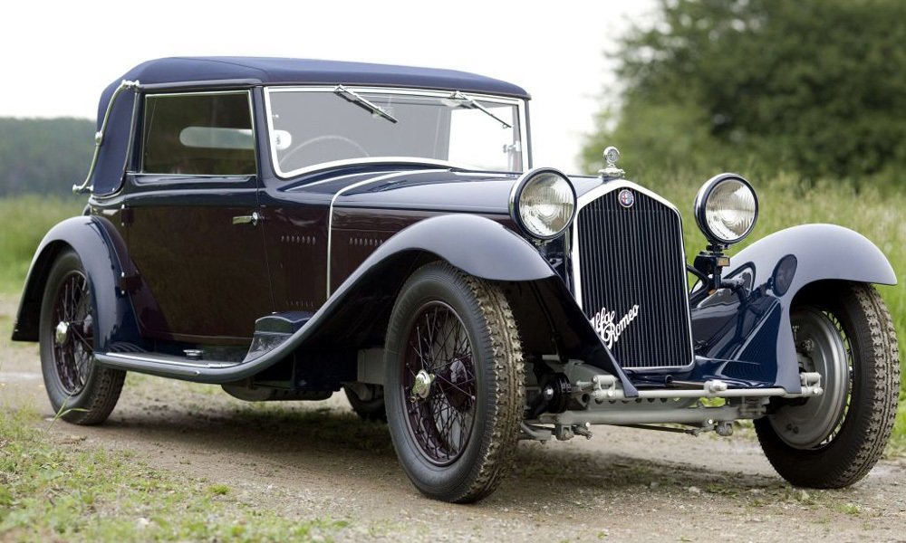 Kabriolet Alfa Romeo 8C 2300 z roku 1933 s karoserií Castagna.