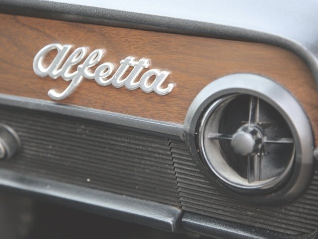 40 let Alfy Romeo Alfetta GT