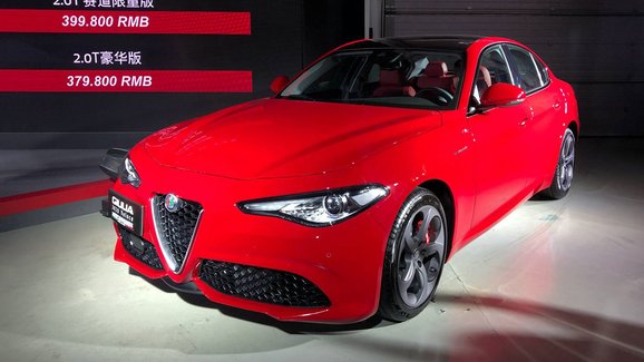 Alfa Romeo Giulia a Stelvio přijíždějí v inovovaném balení. Změny jen tak nepoznáte