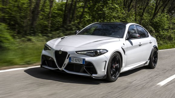 Alfa Romeo prý chystá supersport s motorem z Giulie GTA. Jako rozlučku se spalováky