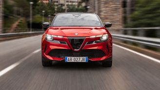 Alfa Romeo upravuje většinu nabídky. Junior má nový interiér, giulia a stelvio začínají hlídat řidiče Alfa Romeo upravuje většinu nabídky. Junior má nový interiér, giulia a stelvio začínají hlídat řidiče