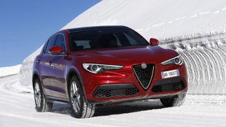 Alfa Romeo Stelvio: Podívejte se na první SUV italské značky v obří fotogalerii