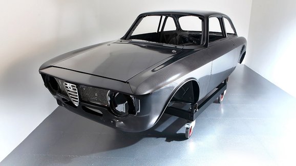 Alfaholics GTA-R 300: Klasická Giulia T105 dostala karbonové šaty