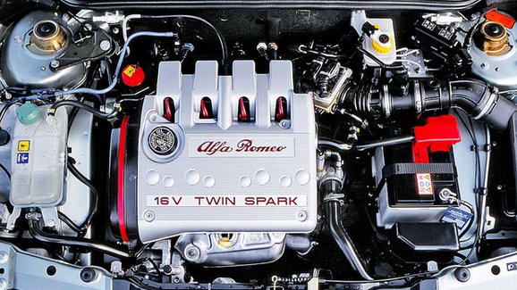 Motor Alfa Romeo Twin Spark 16V: Jízdně nejlepší čtyřválec pohřbily jeho vrtochy