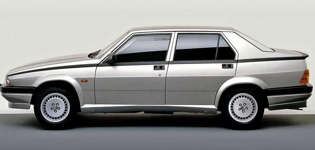 Alfa Romeo 75 (1985-1992)