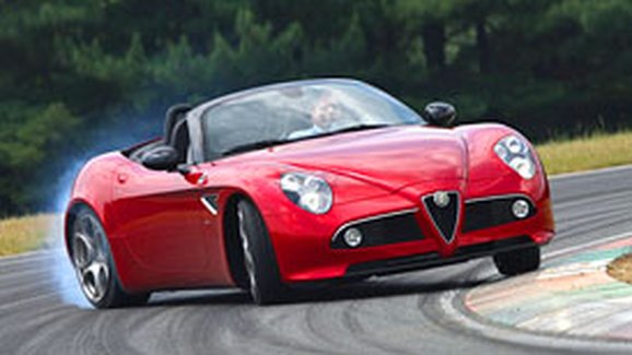 TEST Alfa Romeo 8C Spider: První jízdní dojmy