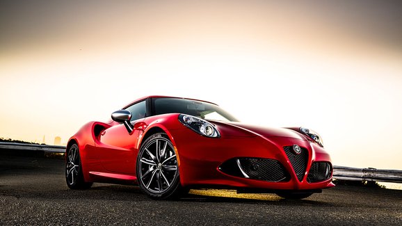 Alfa Romeo opět opuští segment sporťáků. Přestává vyrábět lehkonohou 4C