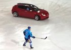 Alfa Romeo Giulietta hraje hokej (video)