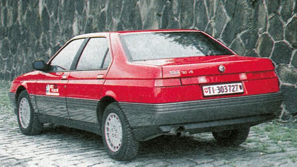 Slavné dobové testy: Alfa Romeo 164 3,0 V6. Kvůli klimatizaci jste mohli nastydnout...