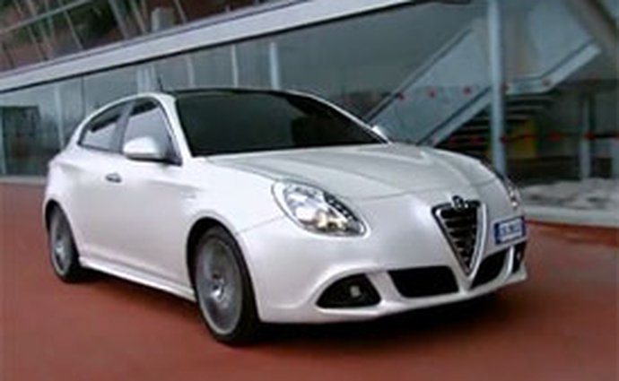 Video: Alfa Romeo Giulietta – Nový hatchback na projížďce