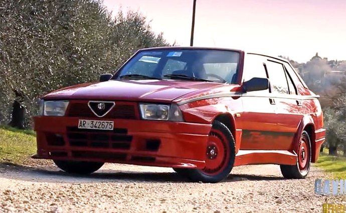 Alfa Romeo 75 Turbo Evoluzione: Rudé italské „Evo“ (video)