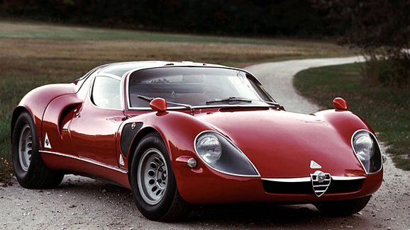 Alfa Romeo Tipo 33 Stradale: Ikonický silniční supersport s křížem a hadem slaví 50 let