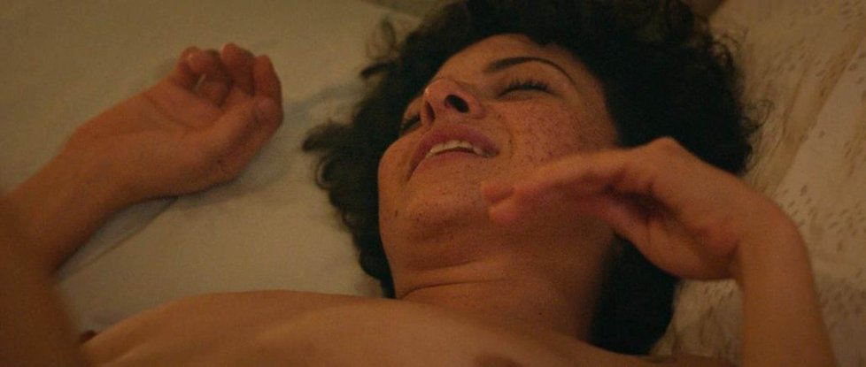 Nahá Alia Shawkat ve filmu Duck Butter