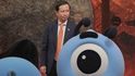 Akcie Alibaby při debutu v Hongkongu rostou o sedm procent.