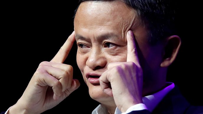 Hlavní akcionář Alibaba Group Jack Ma rozlítil čínské pohlaváry. Výsledkem je tlak na firmu