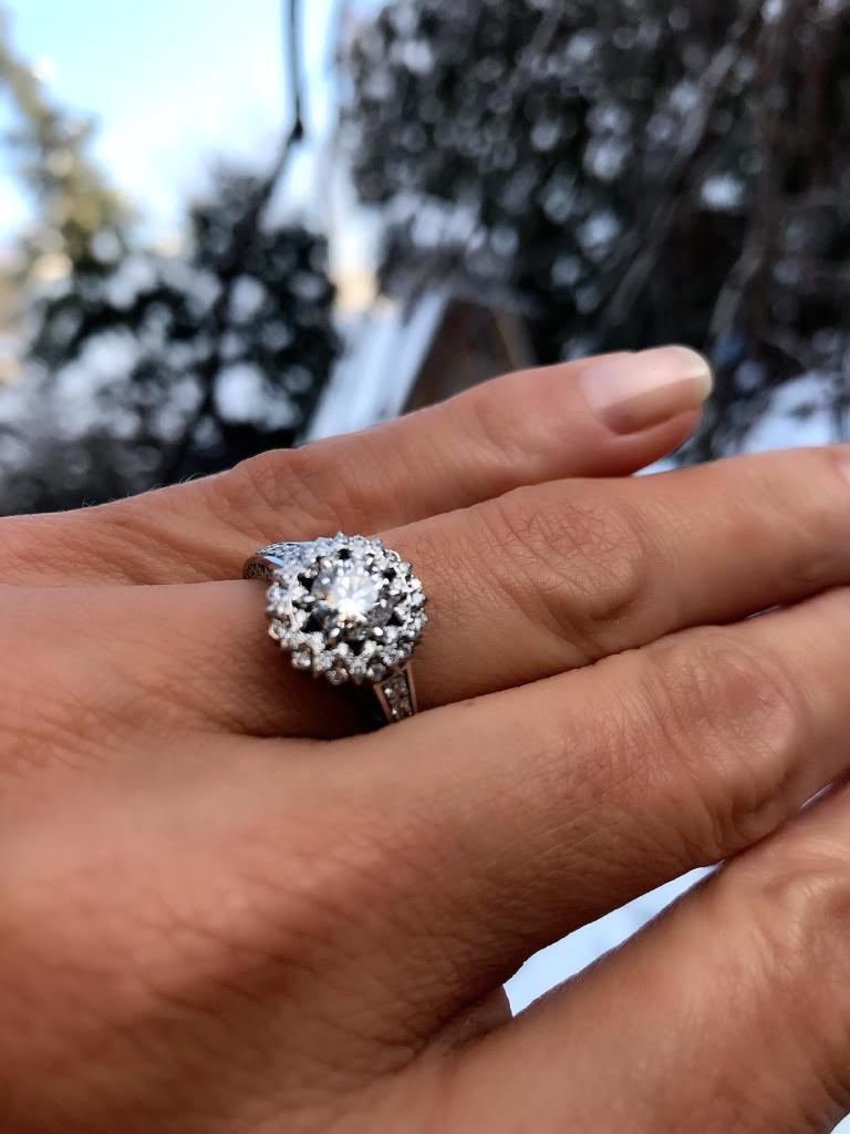 Alici Bebdovou požádal přítel o ruku s nádherným prstenem na míru!
