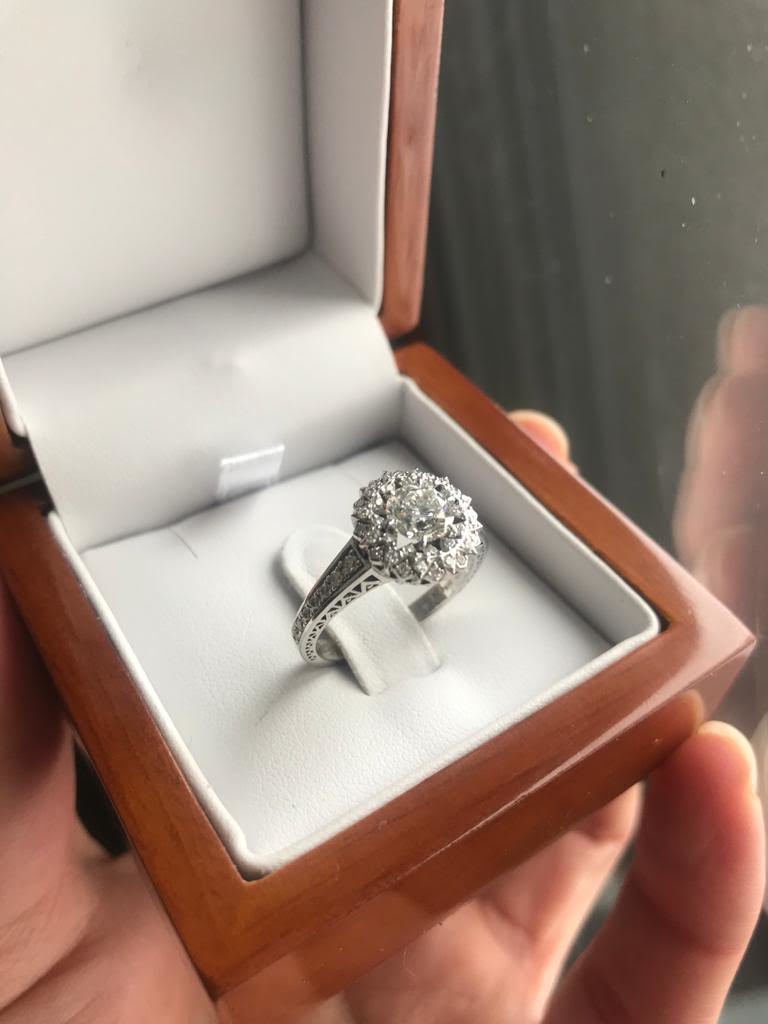 Alici Bebdovou požádal přítel o ruku s nádherným prstenem na míru!