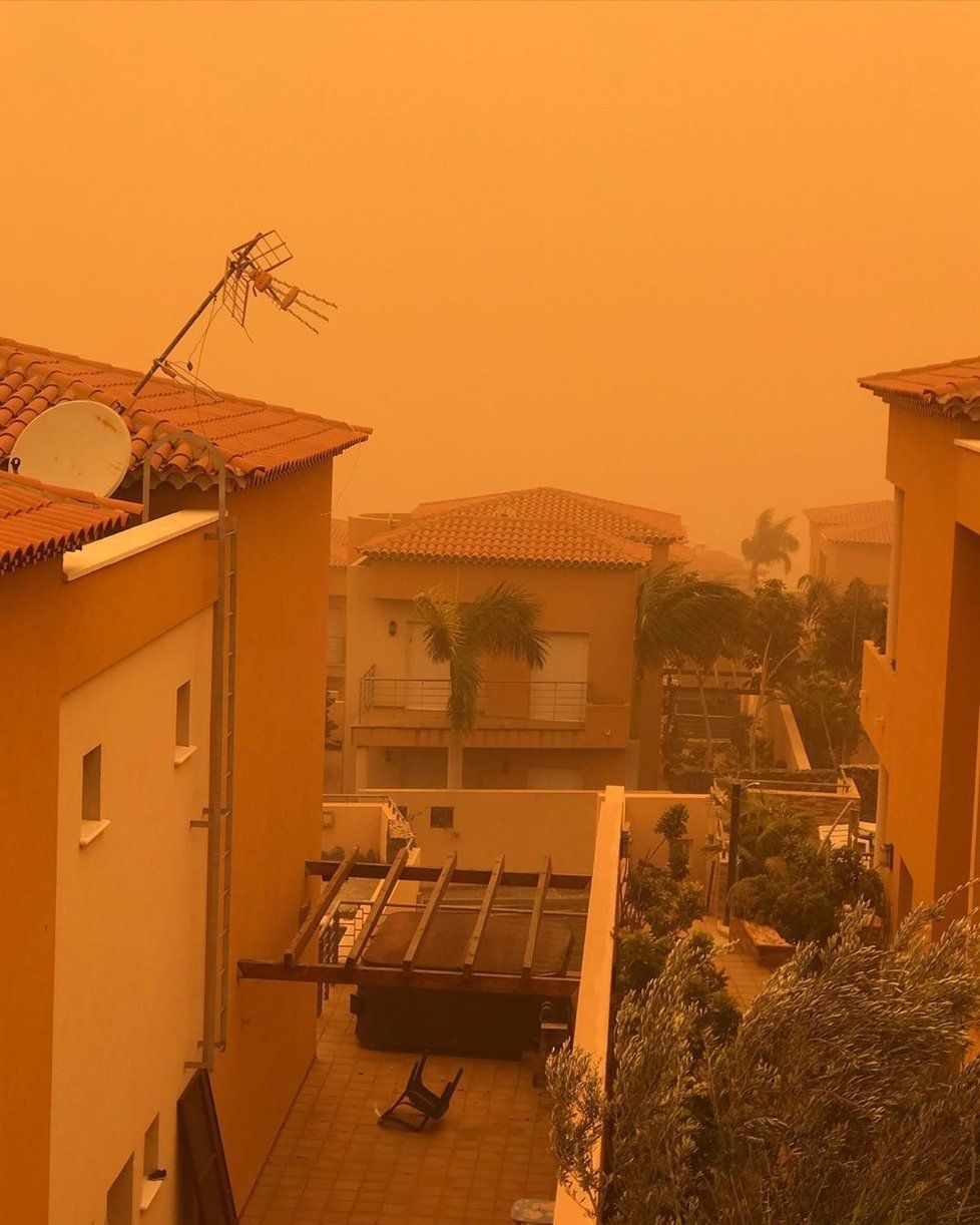 Na Tenerife řádila písečná bouře.