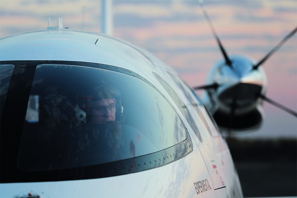 Pohled na pilotní kabinu elektrického letadla Alice