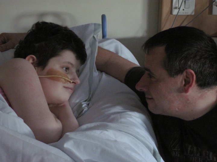 Otec Simon dodává své dceři sílu v boji s rakovinou
