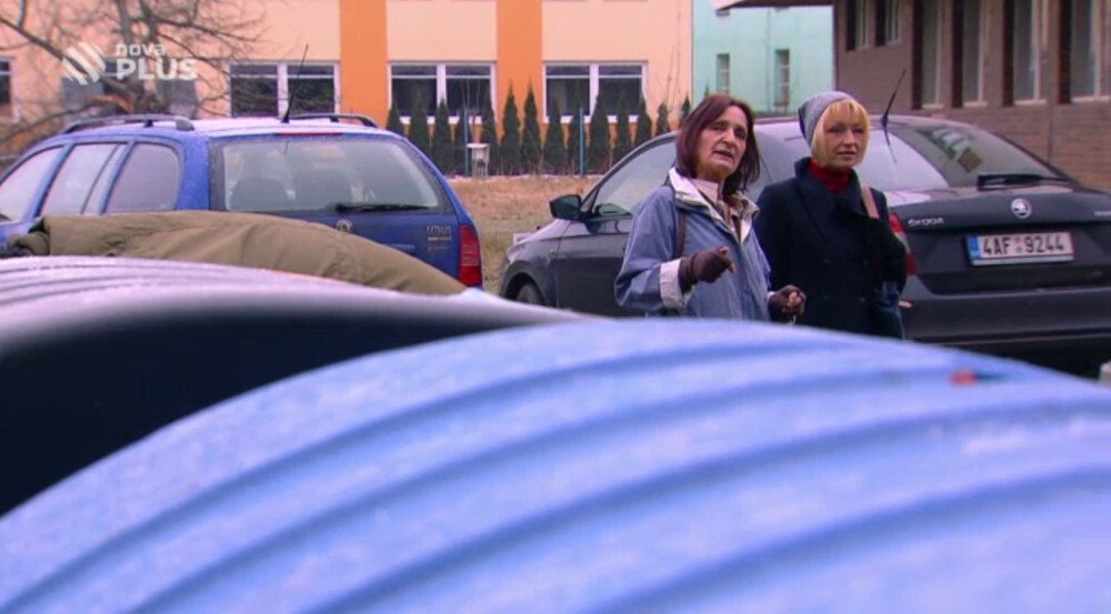 Ordinace: V seriálu Ordinace v růžové zahradě si střihla roli bezdomovkyně. Na fotce s Klárou Cibulkovou (vpravo).