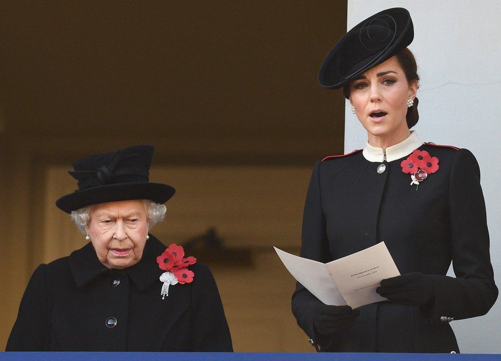 Kate Middletonová a královna Alžběta II.