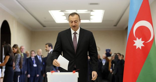 Prezident Alijev vyhrál volby, které jsou prý zmanipulované