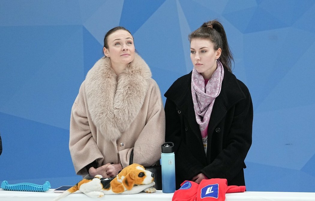 Sofia Fedčenková (vlevo) uvedla, že může za zmizení své hvězdné svěřenkyně Aliny Gorbačovové