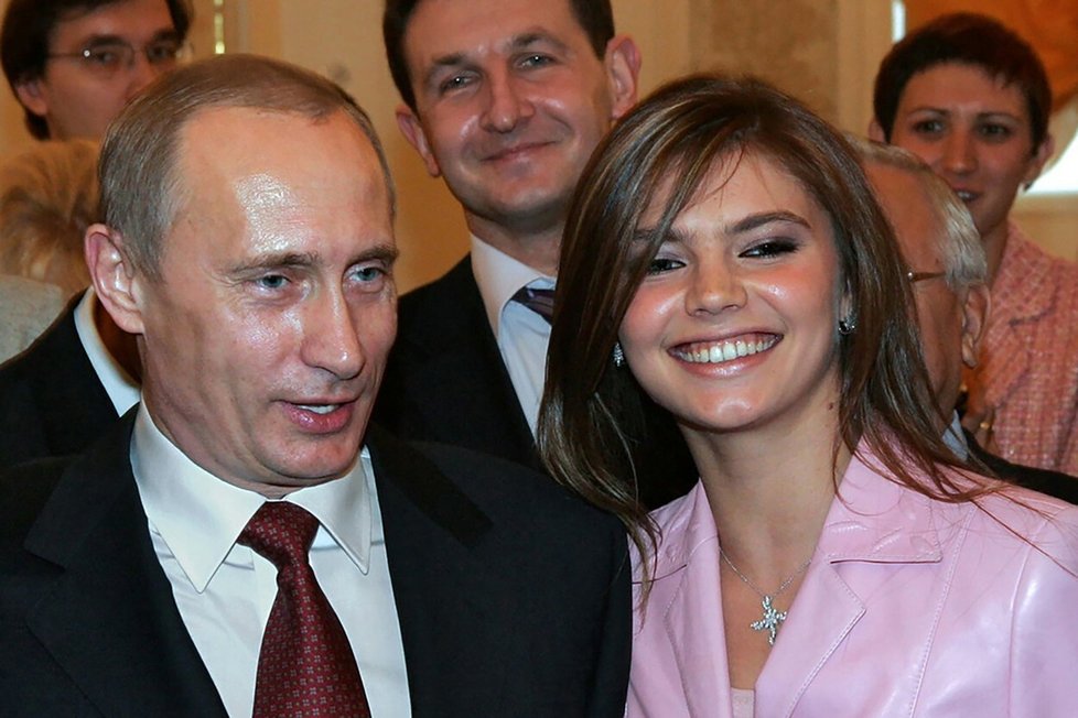 Vladimir Putin a Alina Kabajevová na aarchivní fotografii
