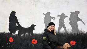 Ukrajinská psovodka Alina Paninovová pátrá po svých psech, které jí vzali ruští vojáci.