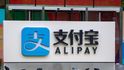 Regulovat fintech sektor se v poslední době snaží Čína. Na podzim si regulátoři došlápli na Ant Group, která provozuje platební službu Alipay.