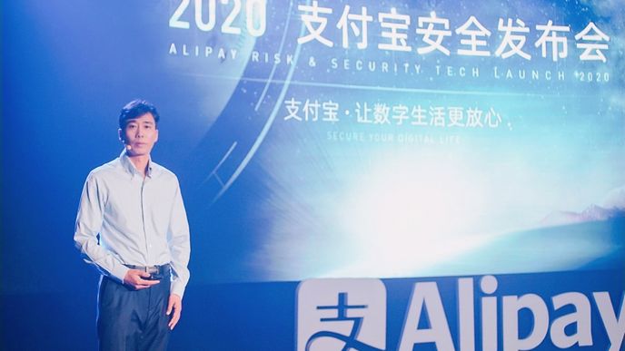Ant Group je fintechová firma spojující finančnictví a technologie poskytující v Číně elektronické platby, spořicí produkty, půjčky či pojištění. Její mobilní platební aplikace Alipay měla v září 731 milionů aktivních uživatelů.